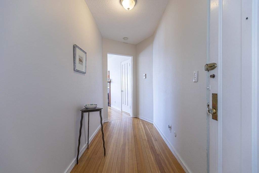 993 Memorial Dr, Cambridge