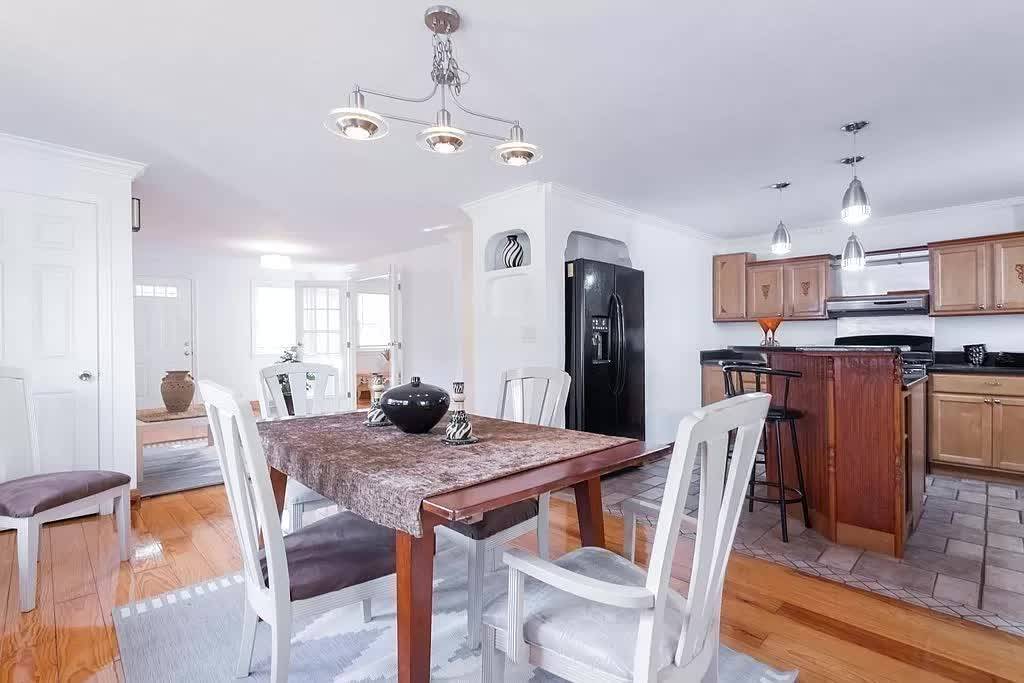 35 Fort Ave, Roxbury