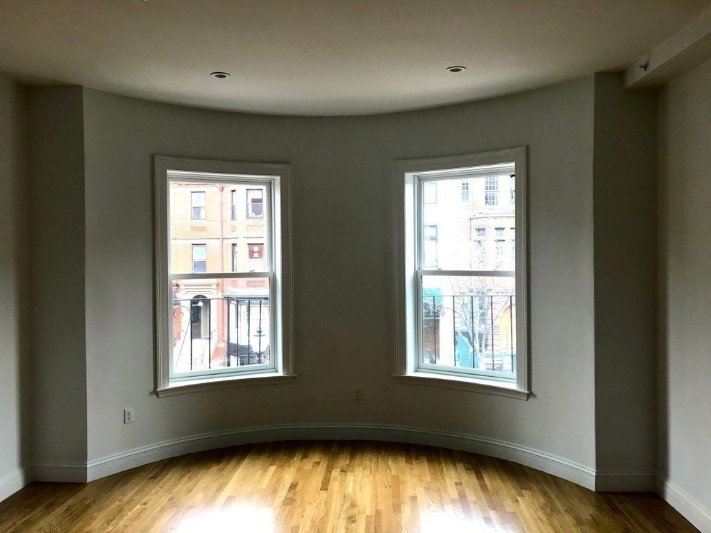 166 Newbury St, Back Bay