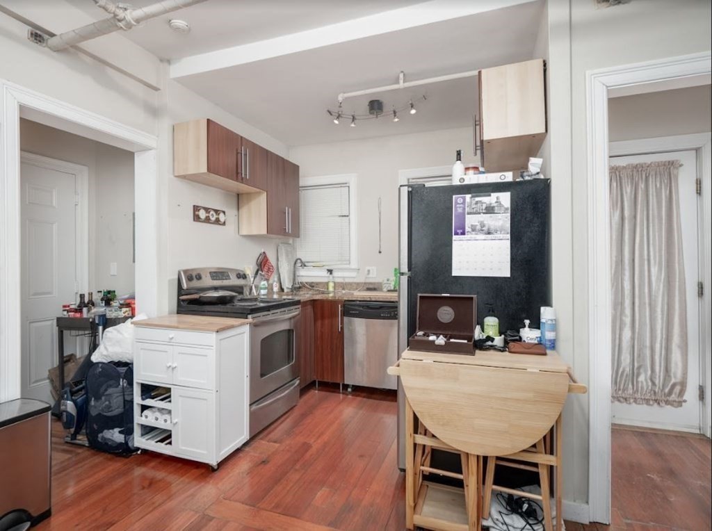 97 College Ave, Somerville