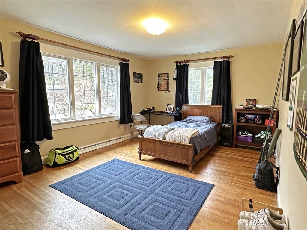 9 Lantern Rd, Belmont