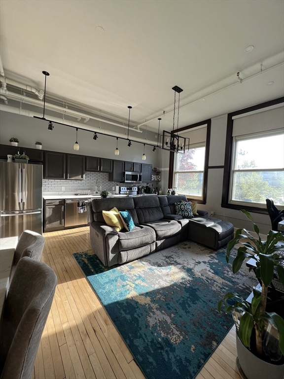 948 Main St, Waltham