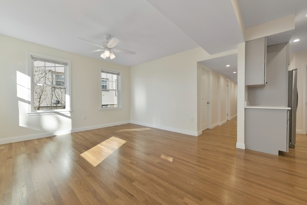 48 Manthorne Rd, Roxbury