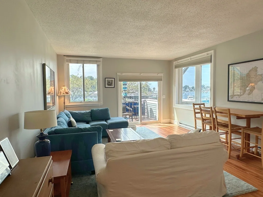 5 Pirate's Ln, East Gloucester
