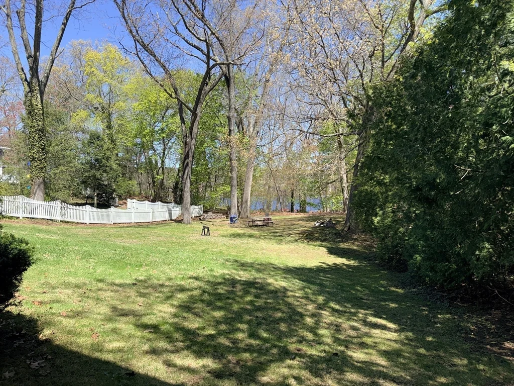 28 Robinhood Rd, Natick