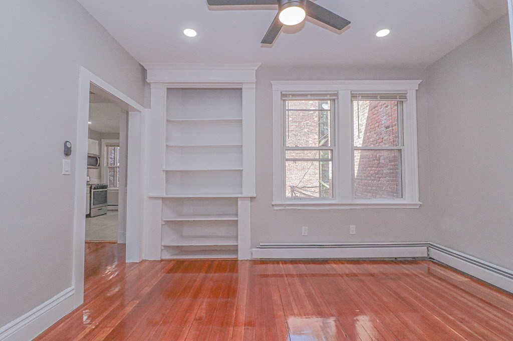 129 Harrishof St, Roxbury