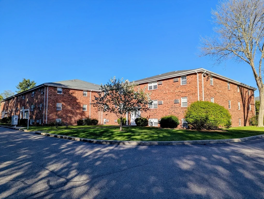 89 Pleasant St, Medfield
