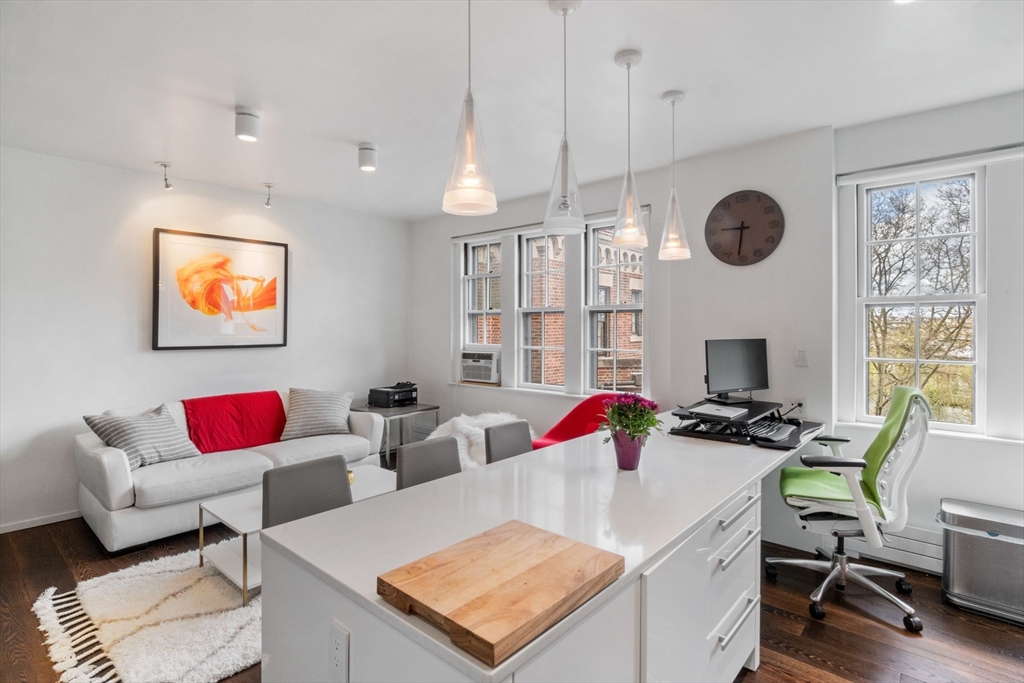 988 Memorial Dr, Harvard Square