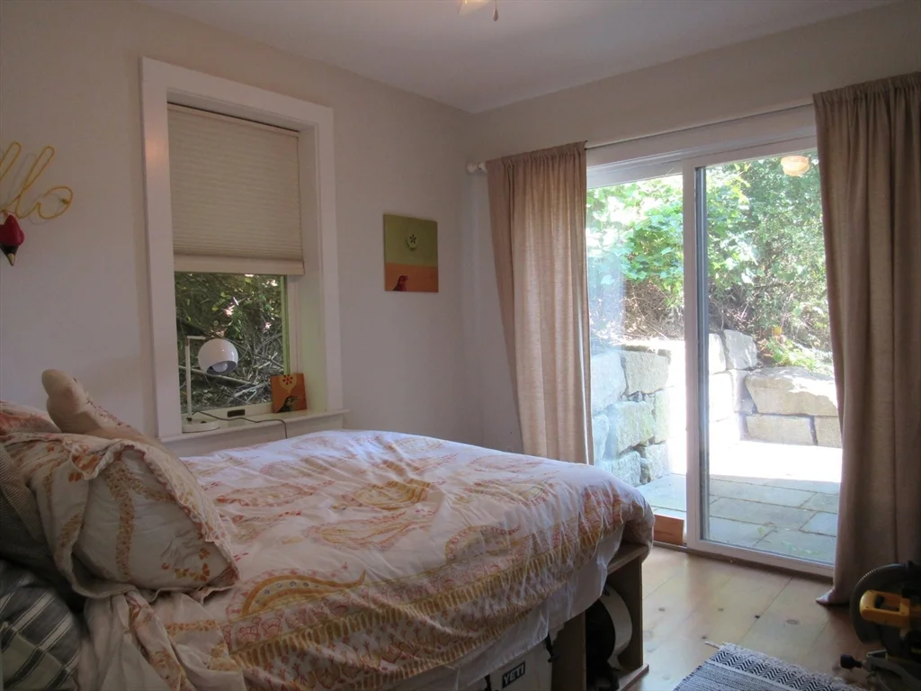 39 River Rd, Little Neck