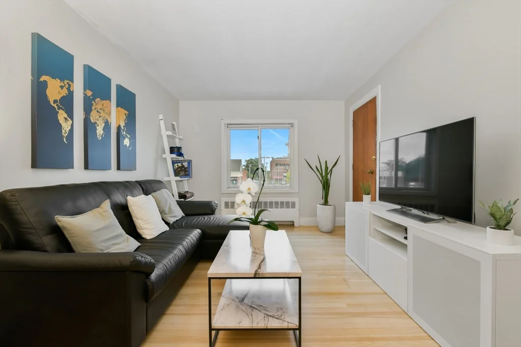 4635 Washington St, Roslindale