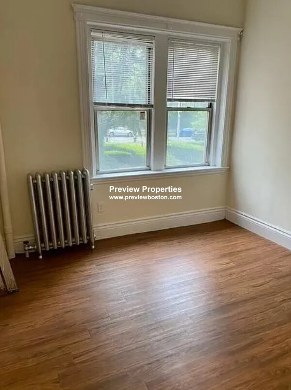 27 Park Dr, Fenway