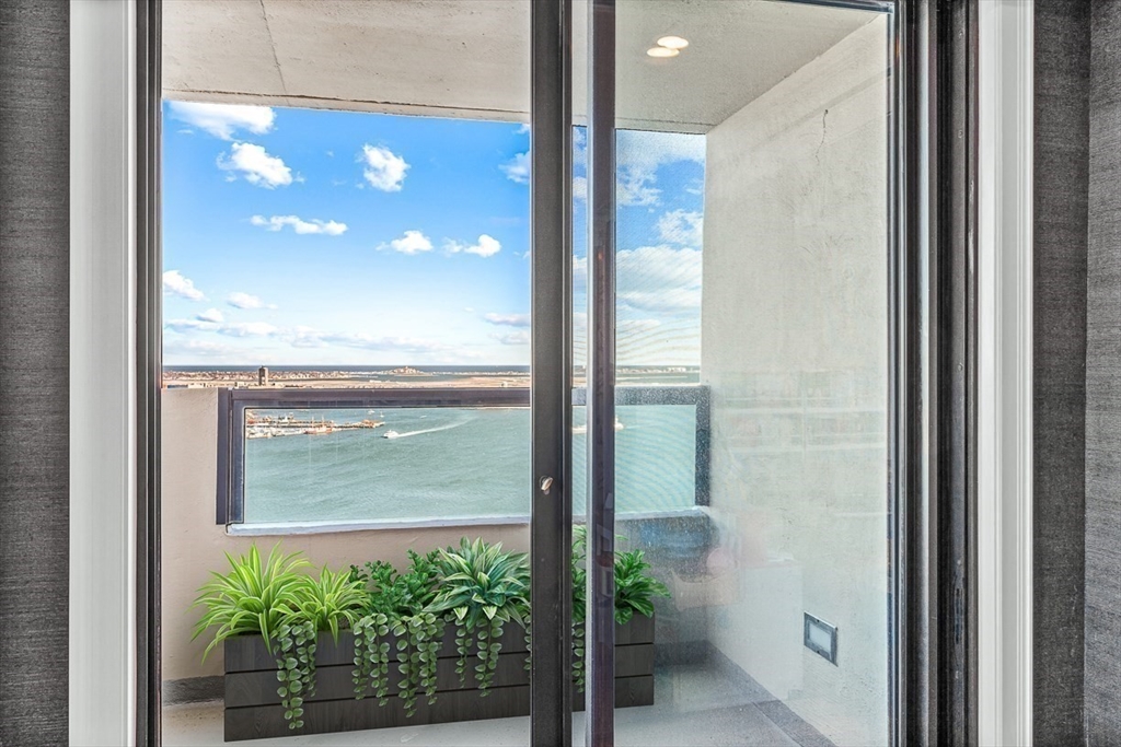 85 E India Row, Waterfront