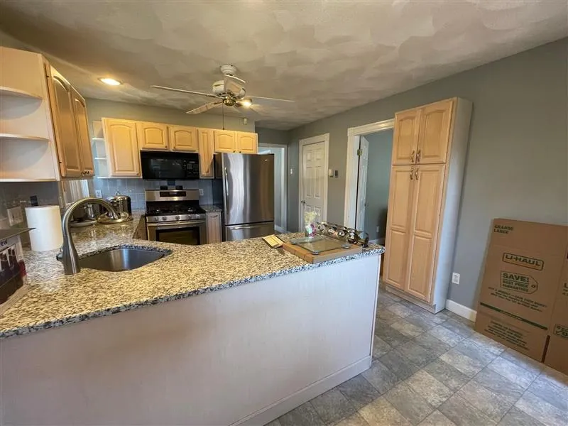 112 Boston Ave, Powder House Square