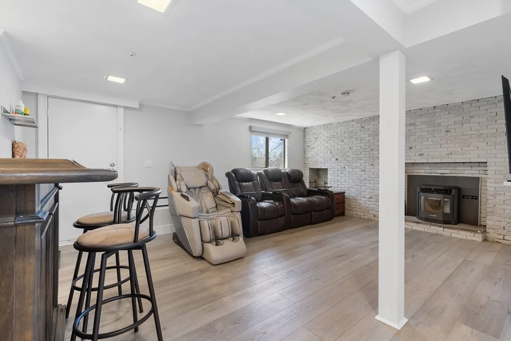 10 Stonewood Dr, Newton