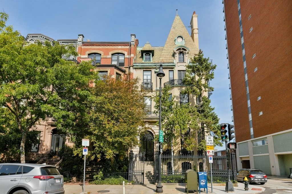 334 Beacon St, Back Bay