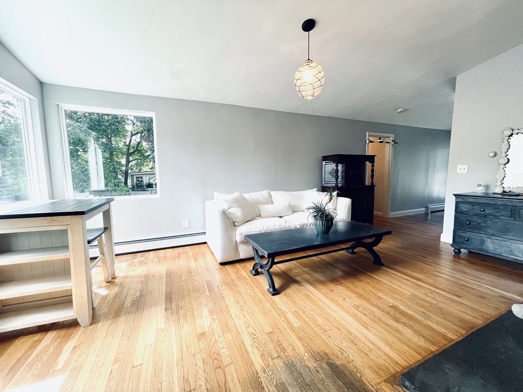 34 Hillside Dr, Shrewsbury