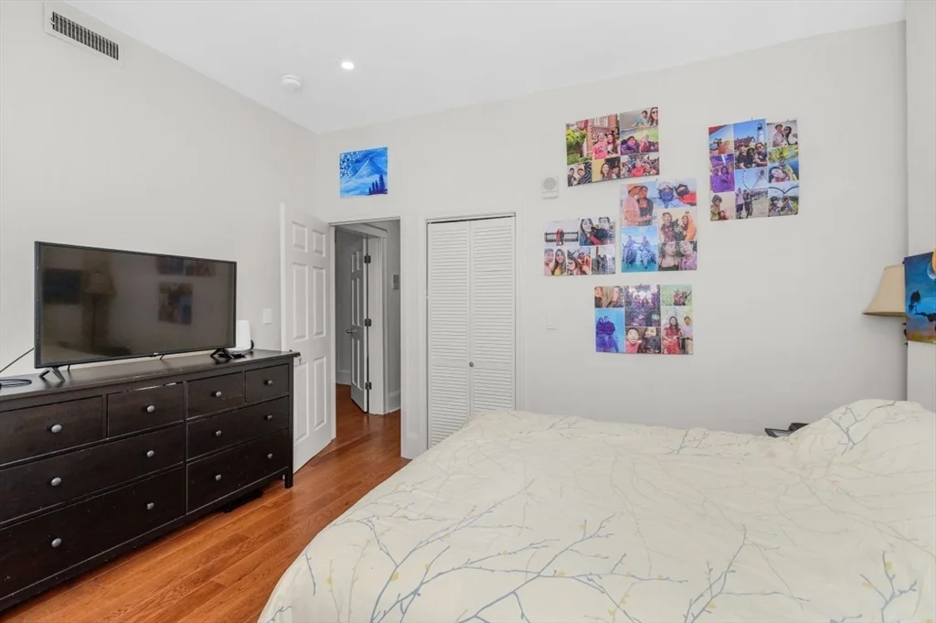 25 Bay State Rd, Back Bay