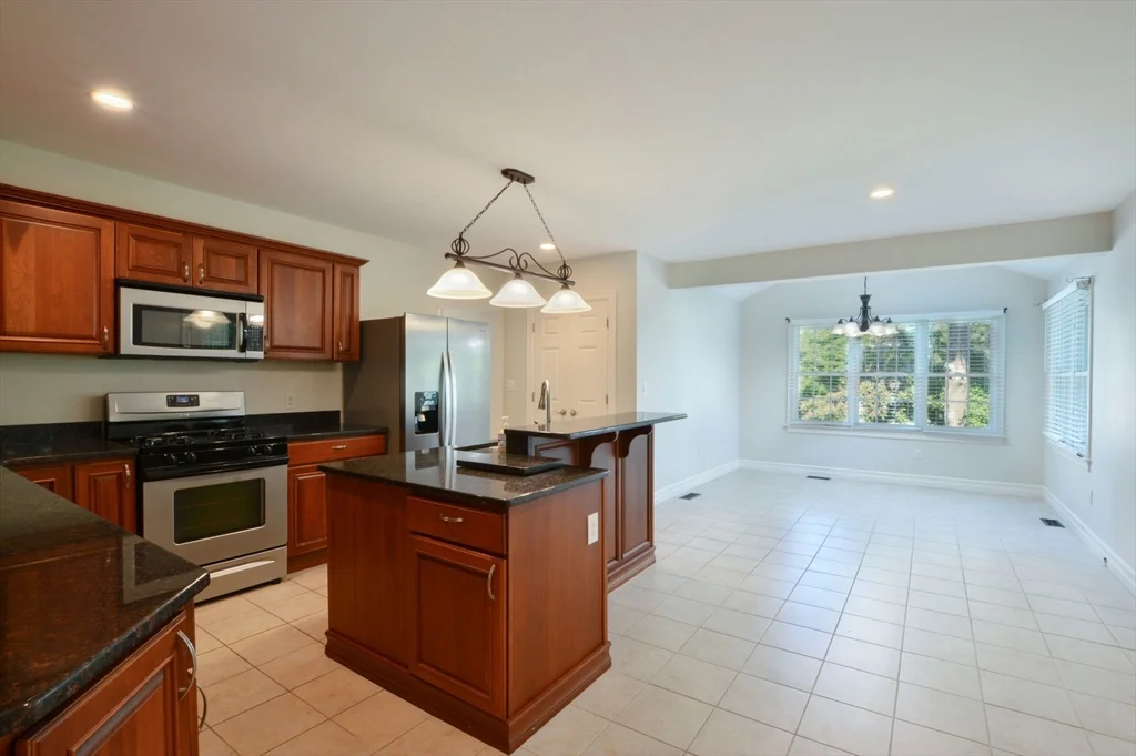 66 Tucker Ln, Dartmouth