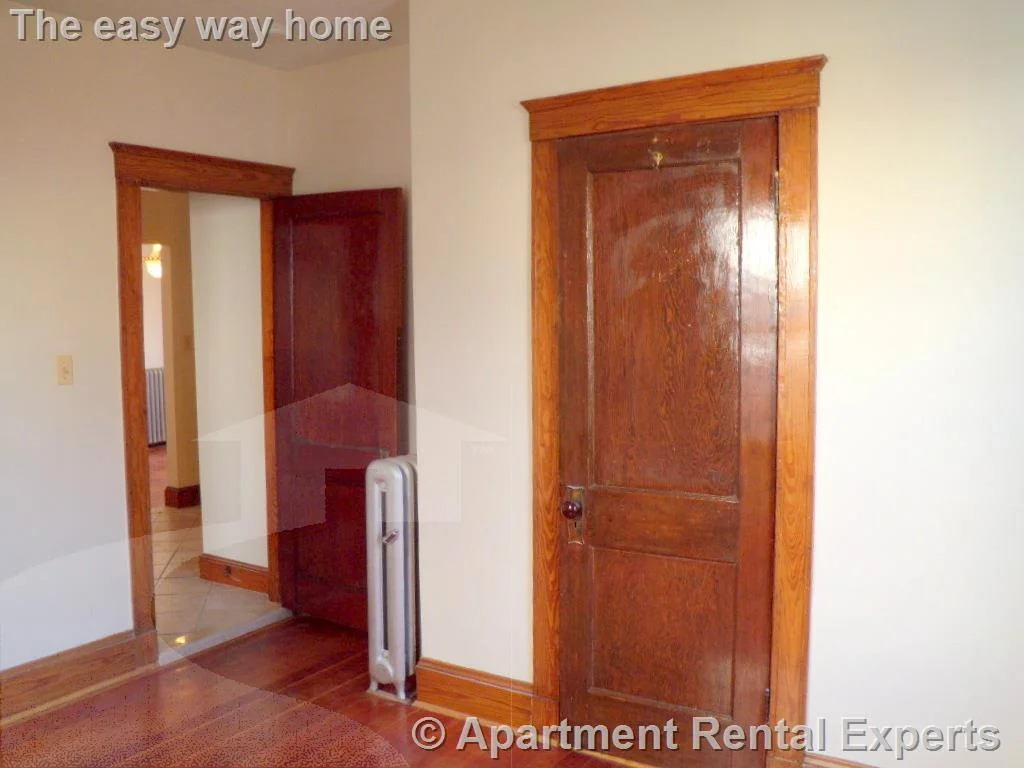 40 Kenmere Rd, Medford Square