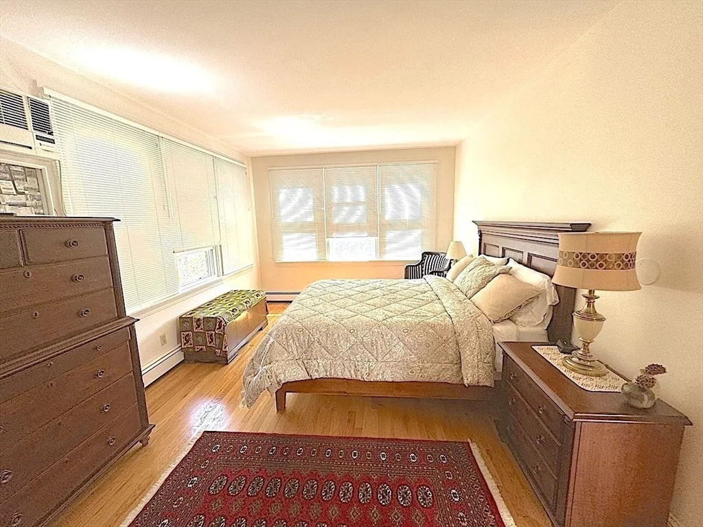 82 Stearns Rd, Longwood