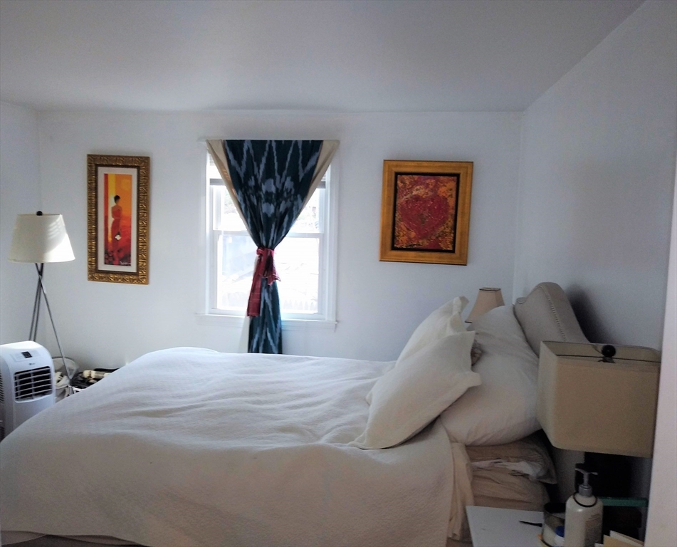 8 Kenwood St, Cambridgeport