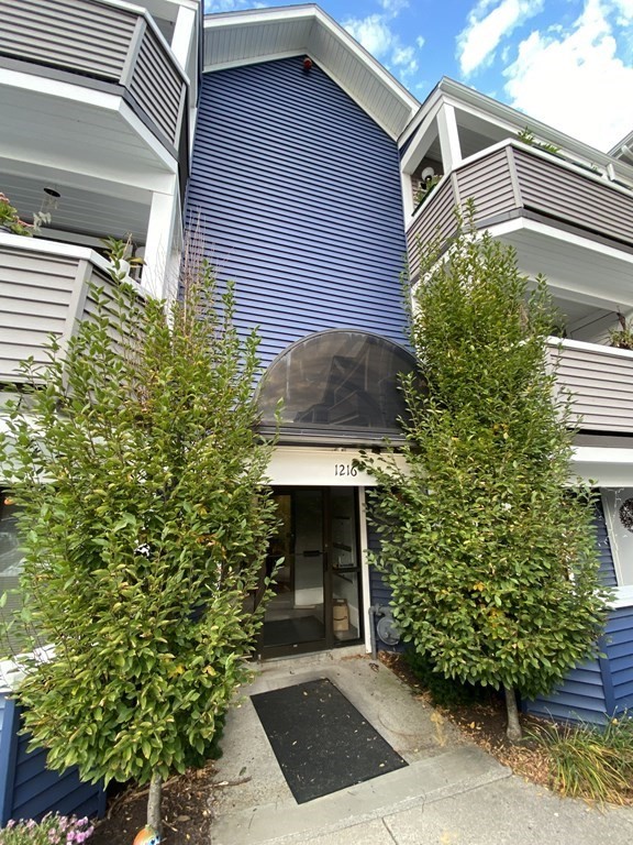 1216 Vfw Pkwy, West Roxbury