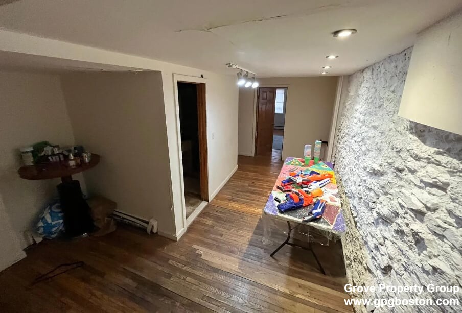 64 Fisher Ave, Mission Hill