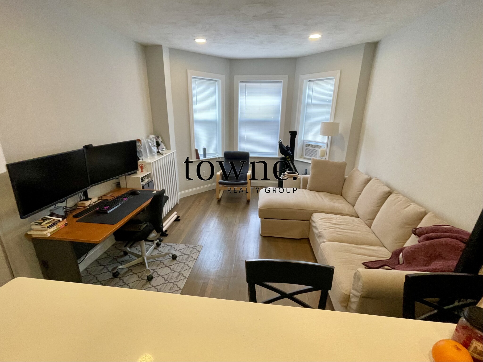 102 Queensberry St, Fenway