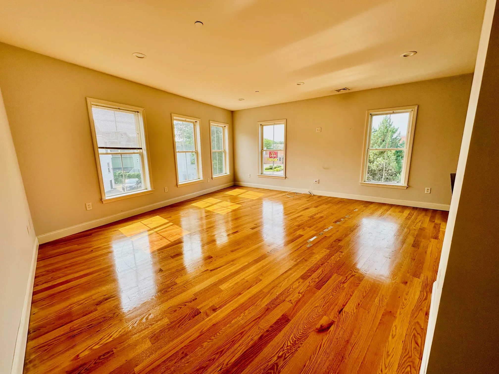 15 Dana Ave, Hyde Park