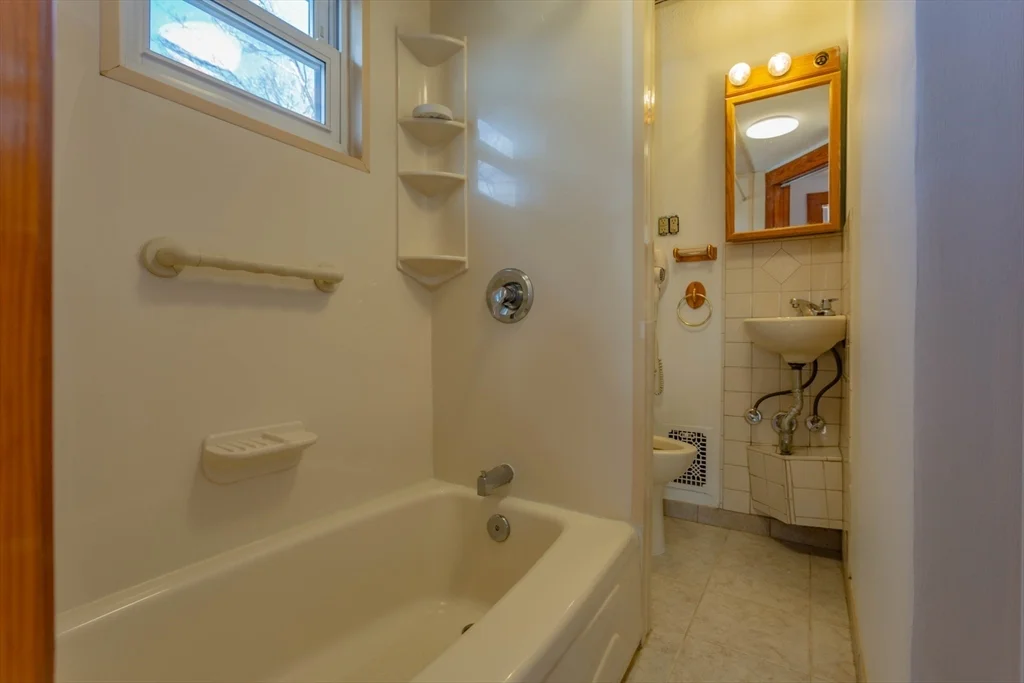 14 Vanness Rd, Weymouth