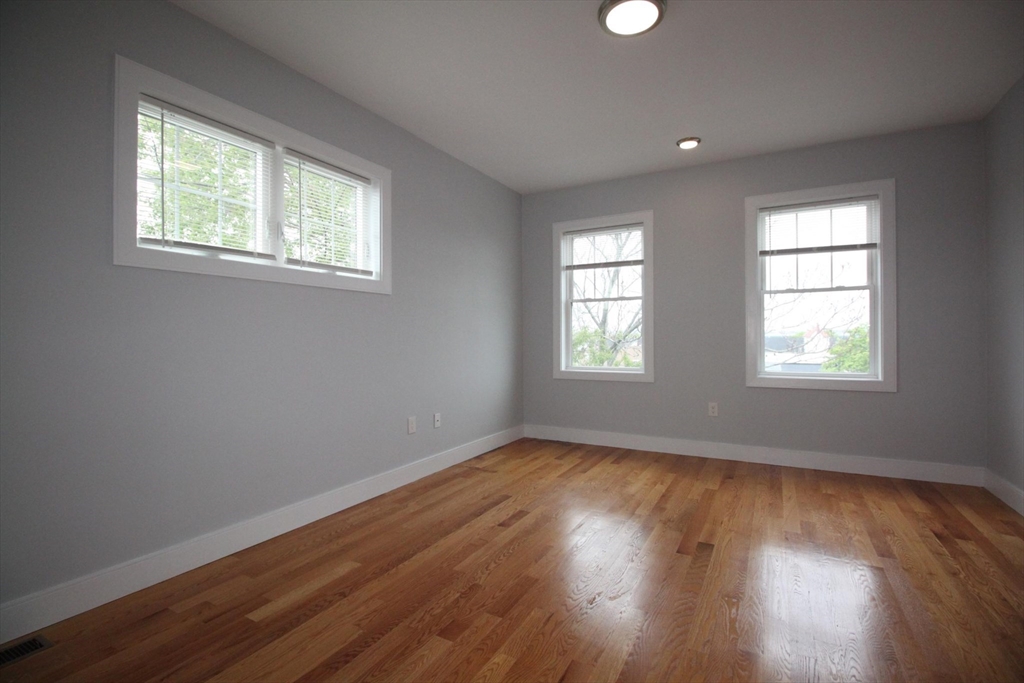 110 Main St, Everett