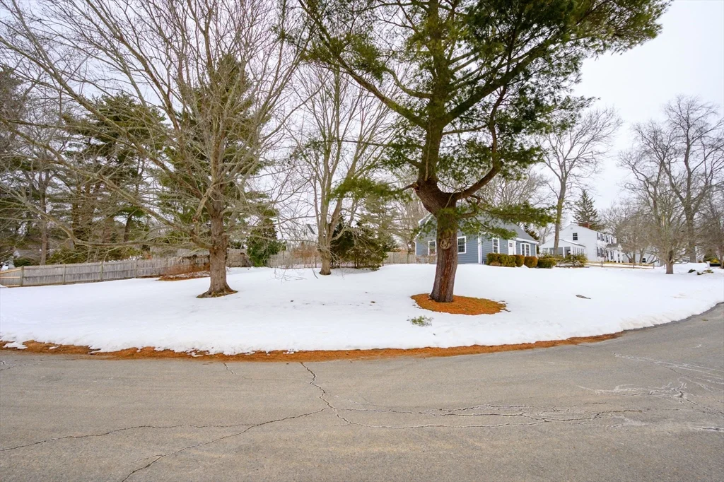 25 Bayberry Ln, Cohasset