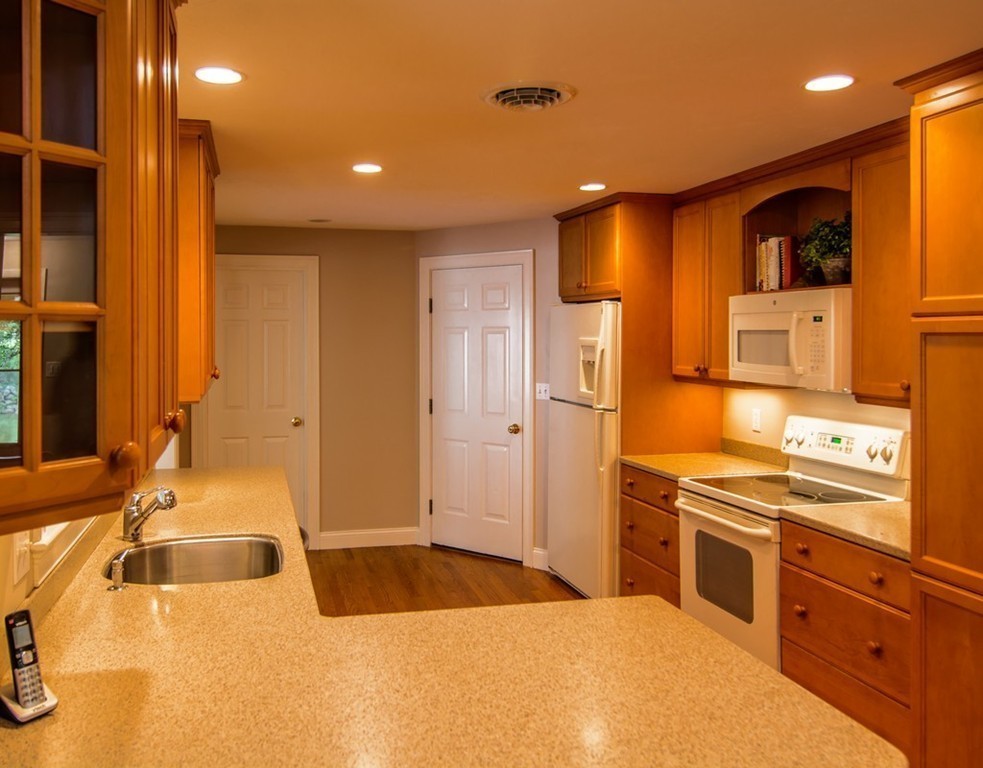 253 W Main St, Westborough