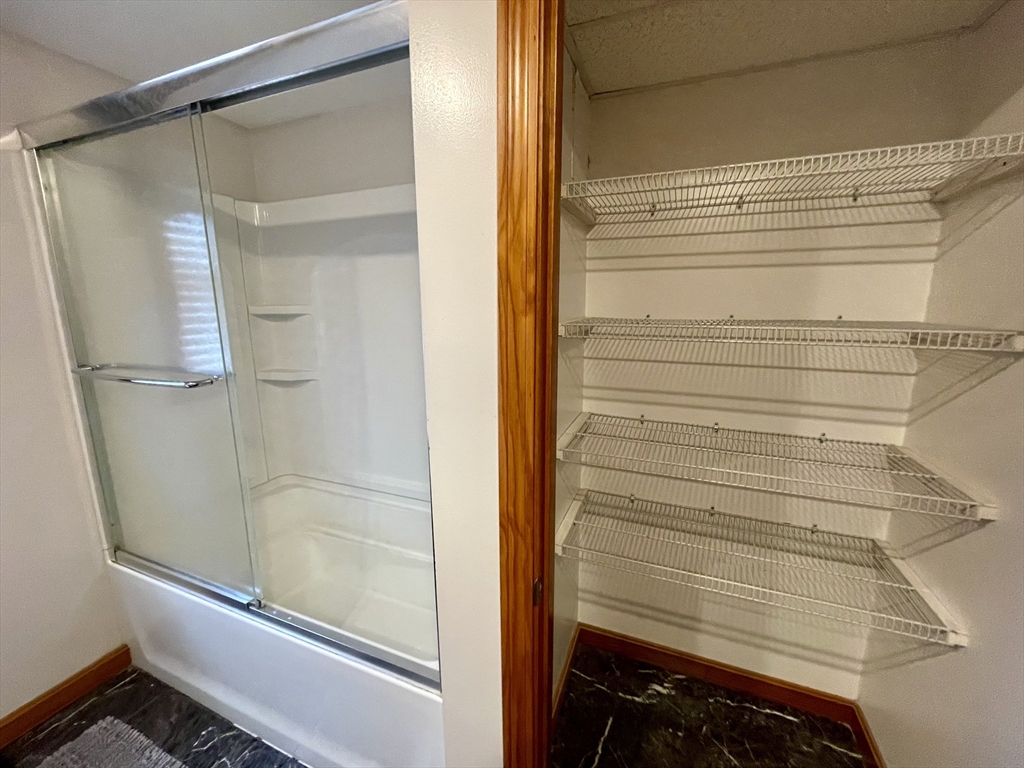 871 King St, Fall River