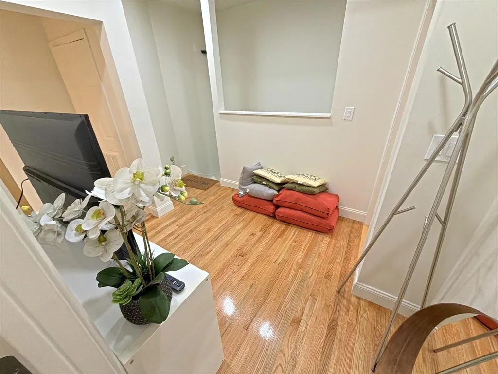 130 West 8th St, South Boston