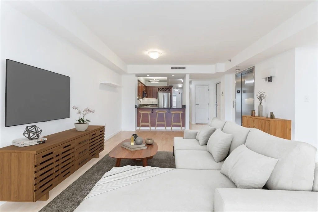 910 Beacon St, Fenway