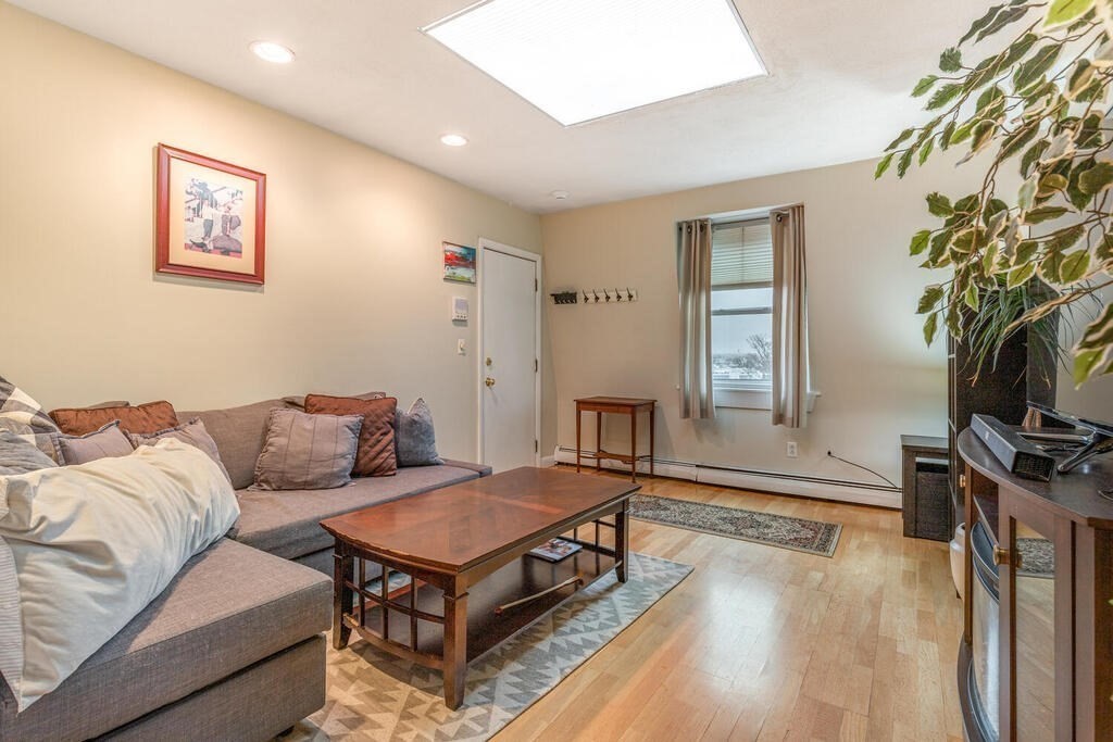 1 bed, 1 bath apartment for rent at 47 Telegraph St Unit 5, Dorchester — photo 3 of 19