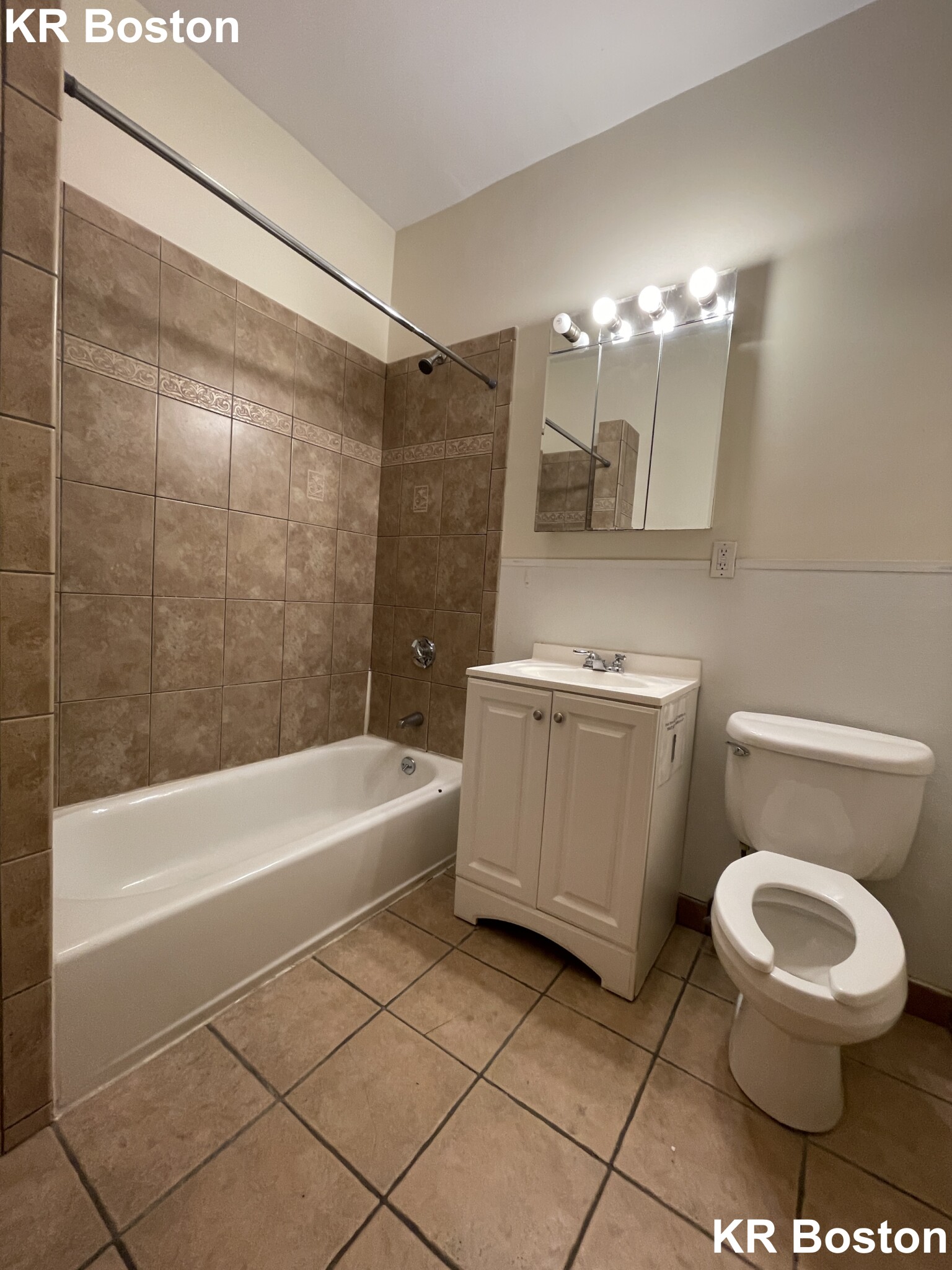 5 bed, 2 bath apartment for rent at 47 Orkney Rd Unit 2B, Brighton — photo 5 of 6