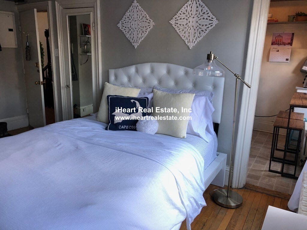 Studio bed, 1 bath apartment for rent at 47 South Russell St Unit 5, Beacon Hill