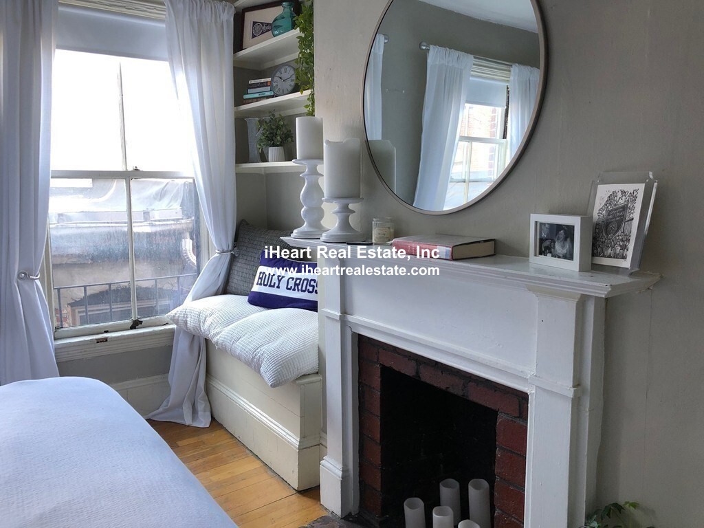 Studio bed, 1 bath apartment for rent at 47 South Russell St Unit 5, Beacon Hill — photo 3 of 7