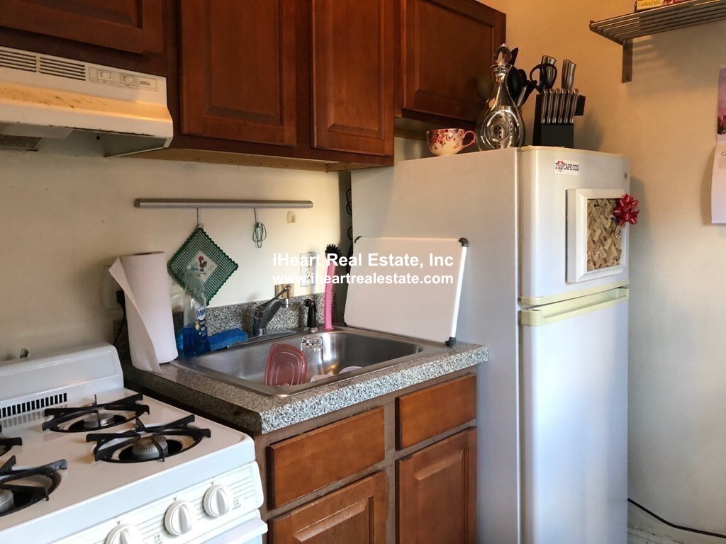 Studio bed, 1 bath apartment for rent at 47 South Russell St Unit 5, Beacon Hill — photo 4 of 7