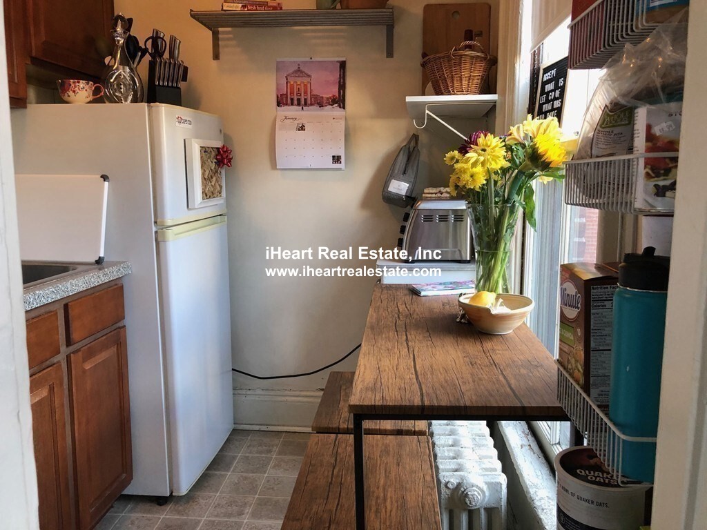 Studio bed, 1 bath apartment for rent at 47 South Russell St Unit 5, Beacon Hill — photo 5 of 7