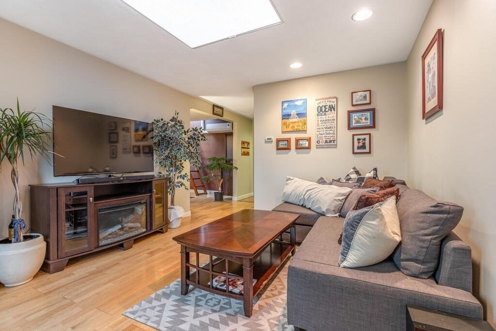 1 bed, 1 bath apartment for rent at 47 Telegraph St Unit 5, Dorchester — photo 1 of 19