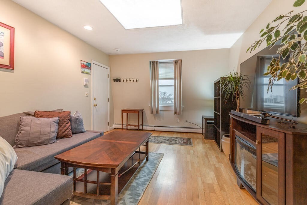 1 bed, 1 bath apartment for rent at 47 Telegraph St Unit 5, Dorchester — photo 11 of 19