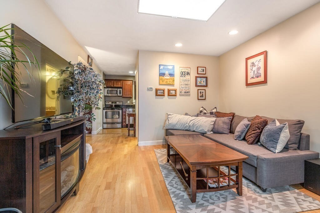 1 bed, 1 bath apartment for rent at 47 Telegraph St Unit 5, Dorchester — photo 13 of 19