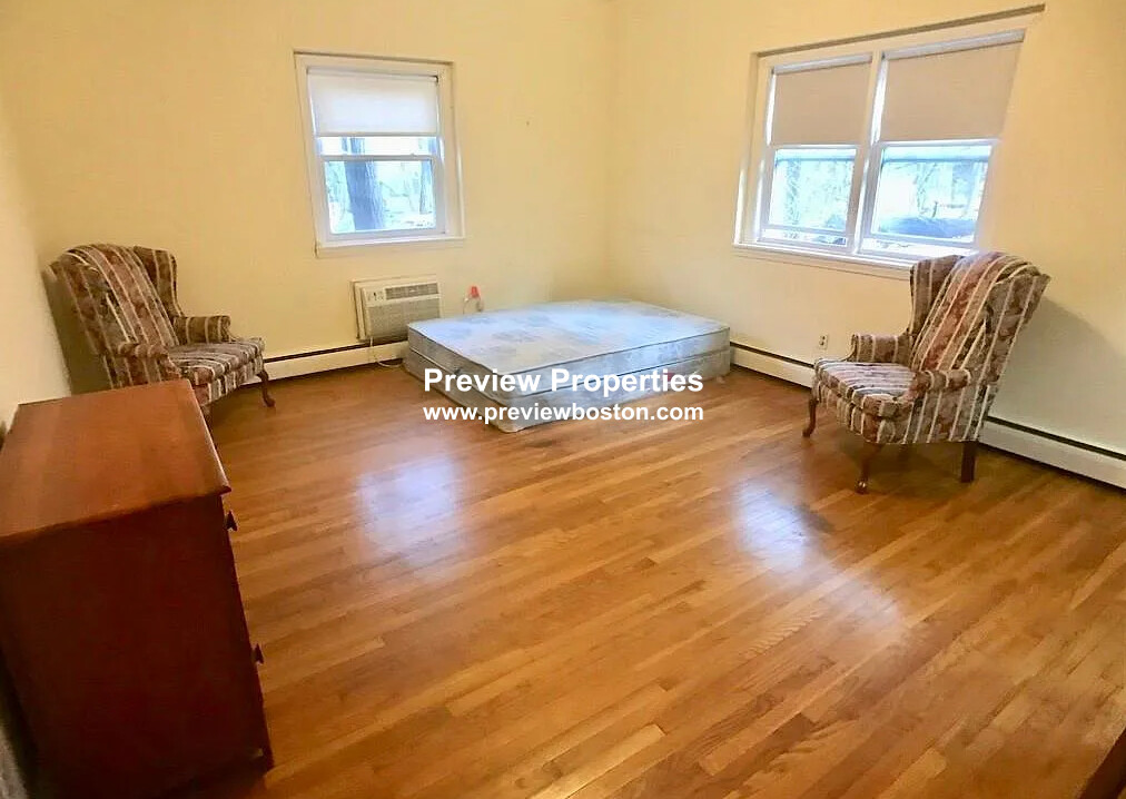 2018 Commonwealth Ave, Brighton