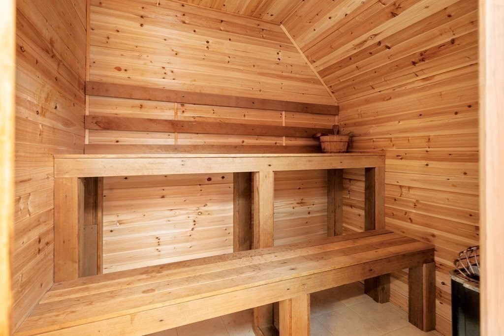 709 Hammond St, Chestnut Hill