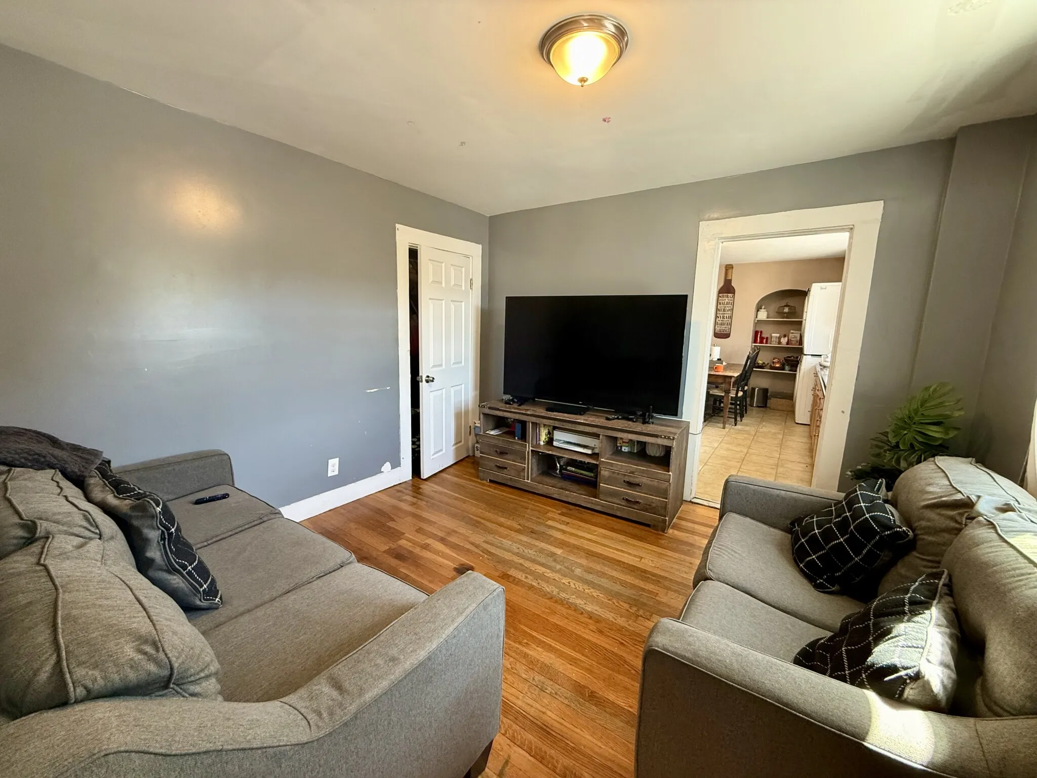 692 Moody St, South Side