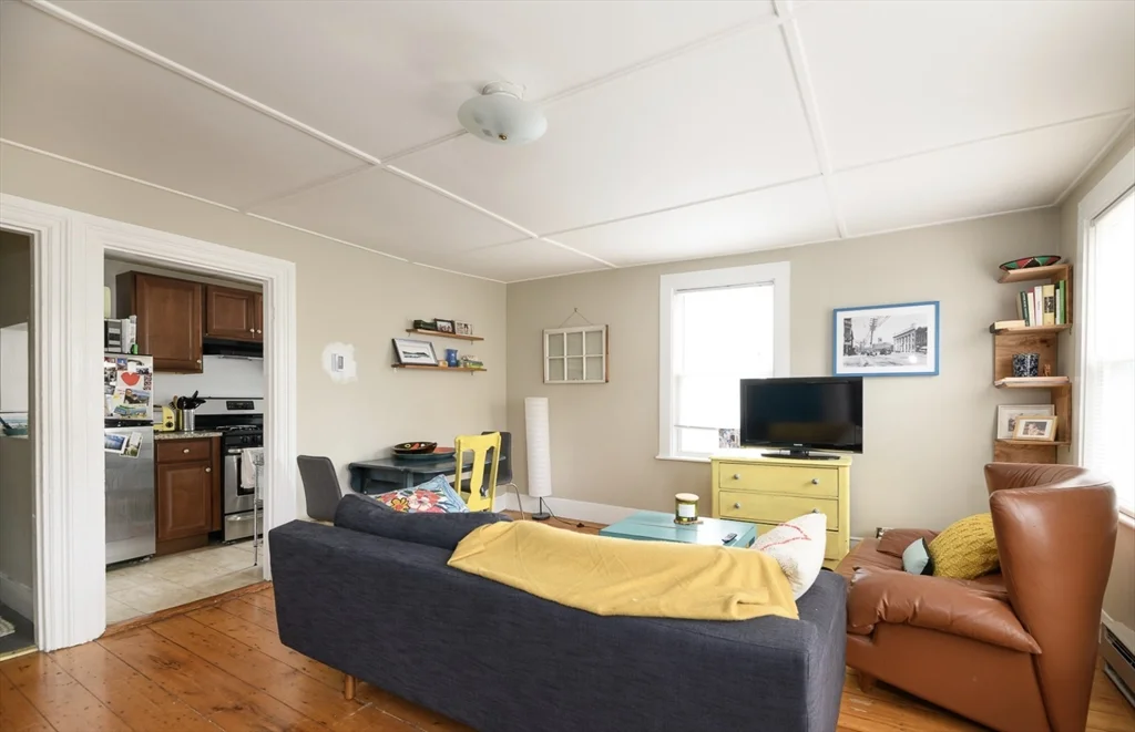 720 Massachusetts Ave, Riverside