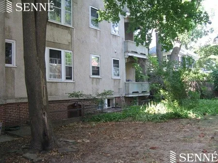 10 Avon Pl, Neighborhood Nine